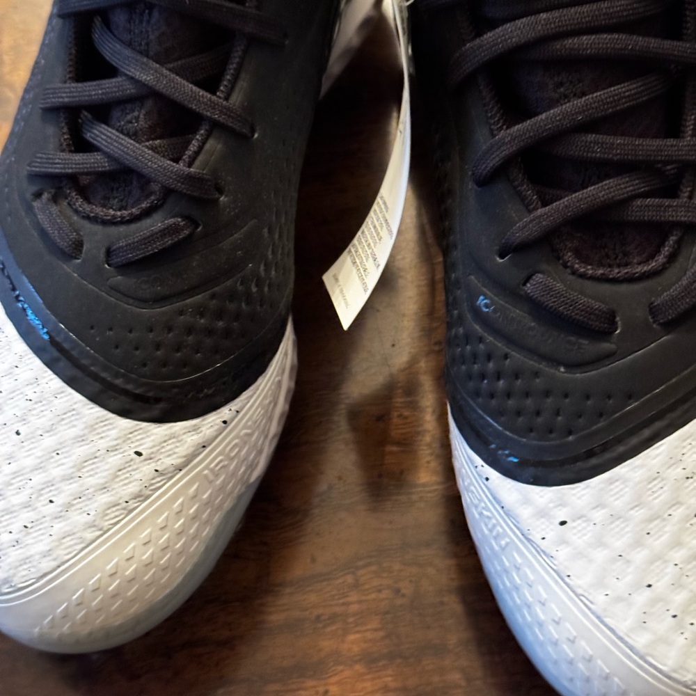ICON Black and White Sneakers with Bold Contrast